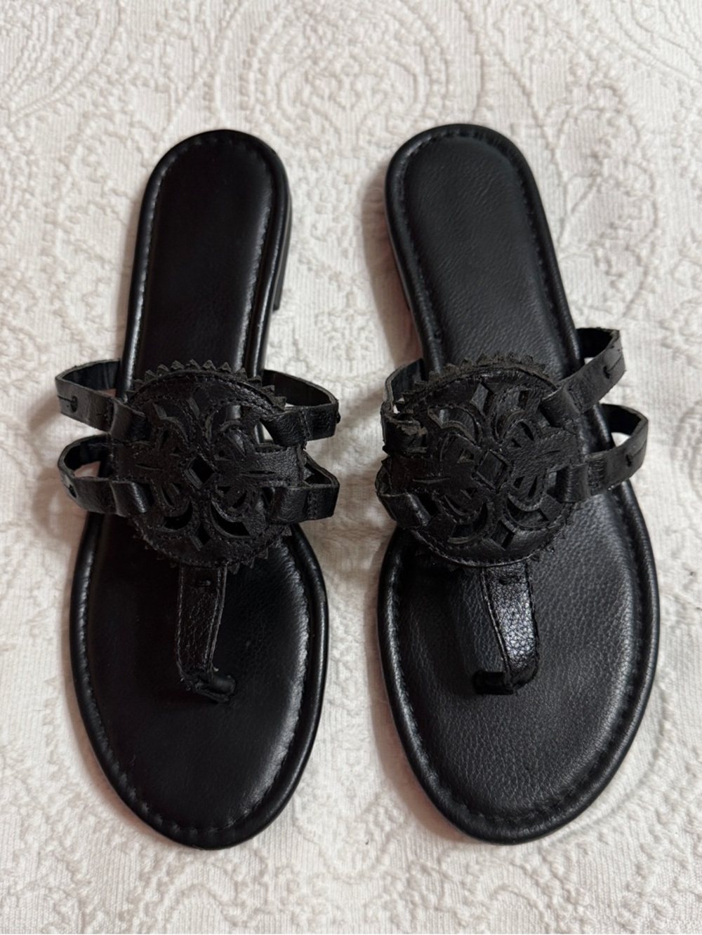 Circus by Sam Edelman Size 9.5M Black Laser-Cut Slide Sandals